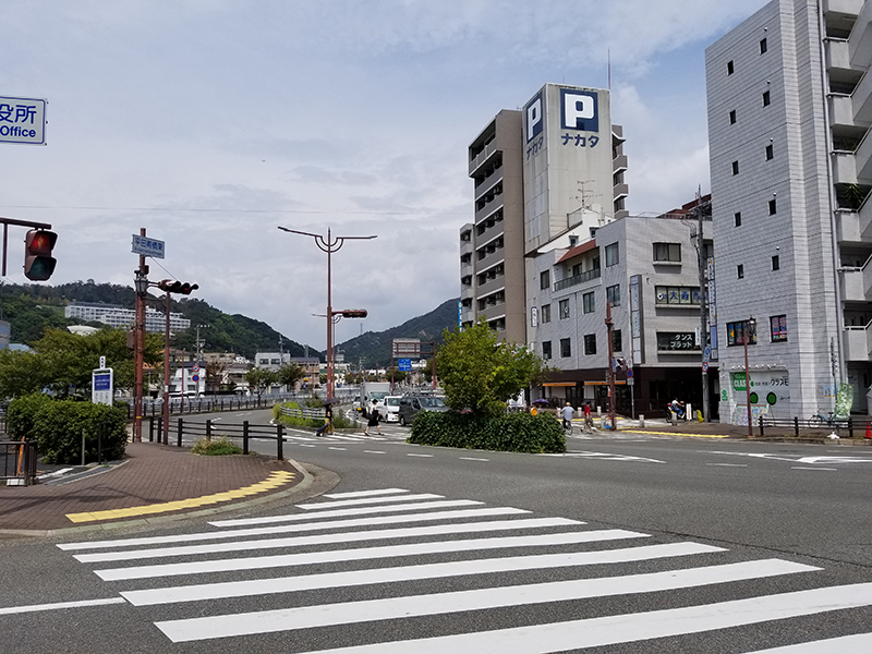 お車でお越しの方へ1